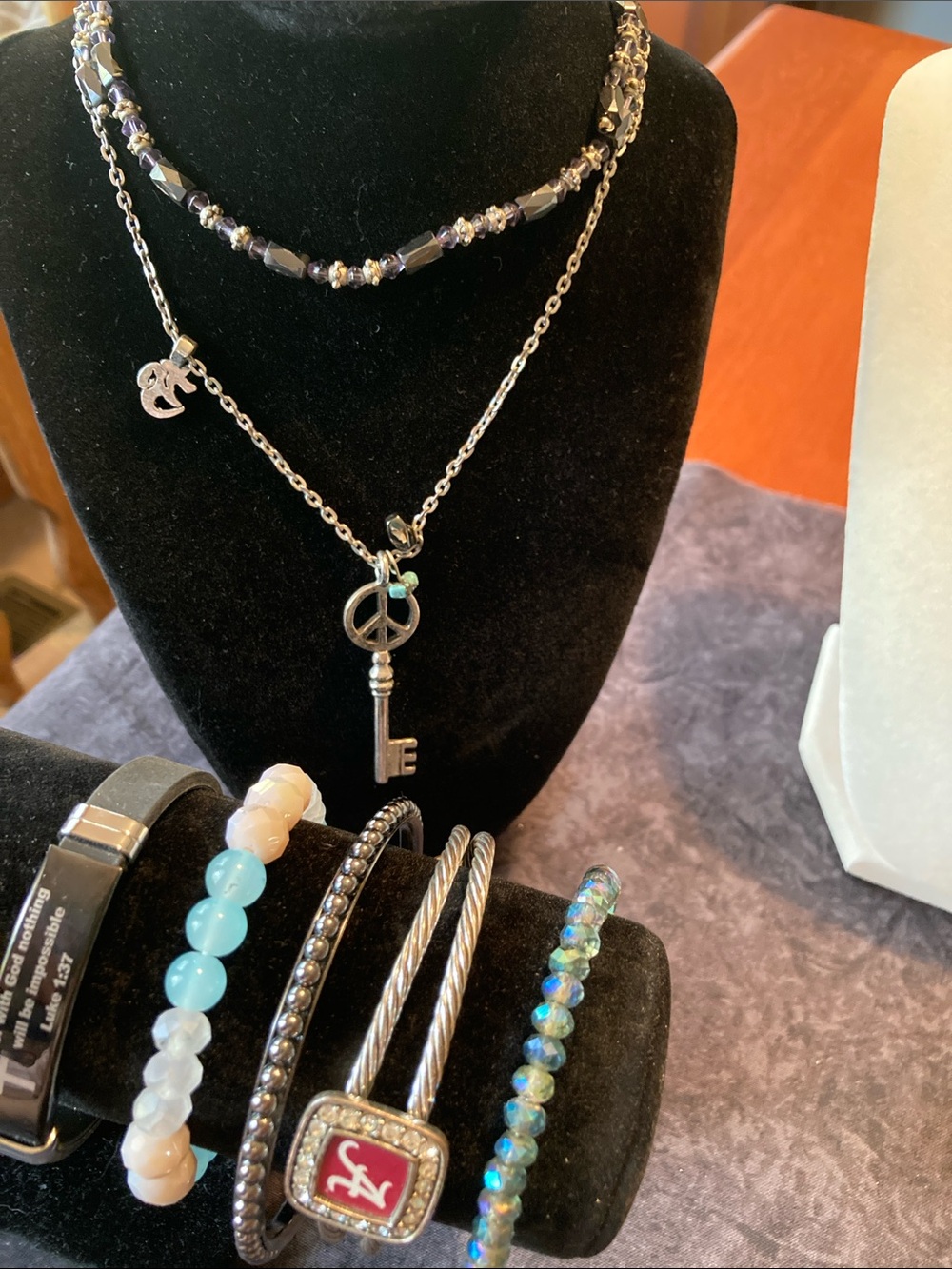 Seven piece necklace and bracelet jewelry bundle